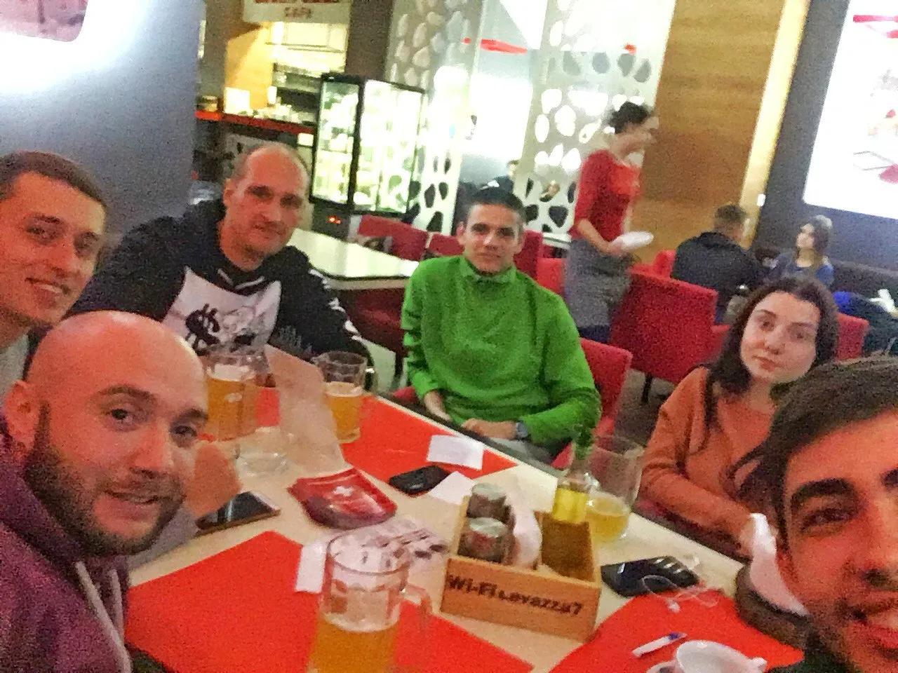 How electroperedachi residents met?